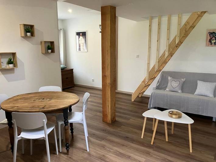 Gîte pour 4 personnes, avec Terrasse ainsi que Jardin et Piscine à Saint-Sulpice-de-Cognac