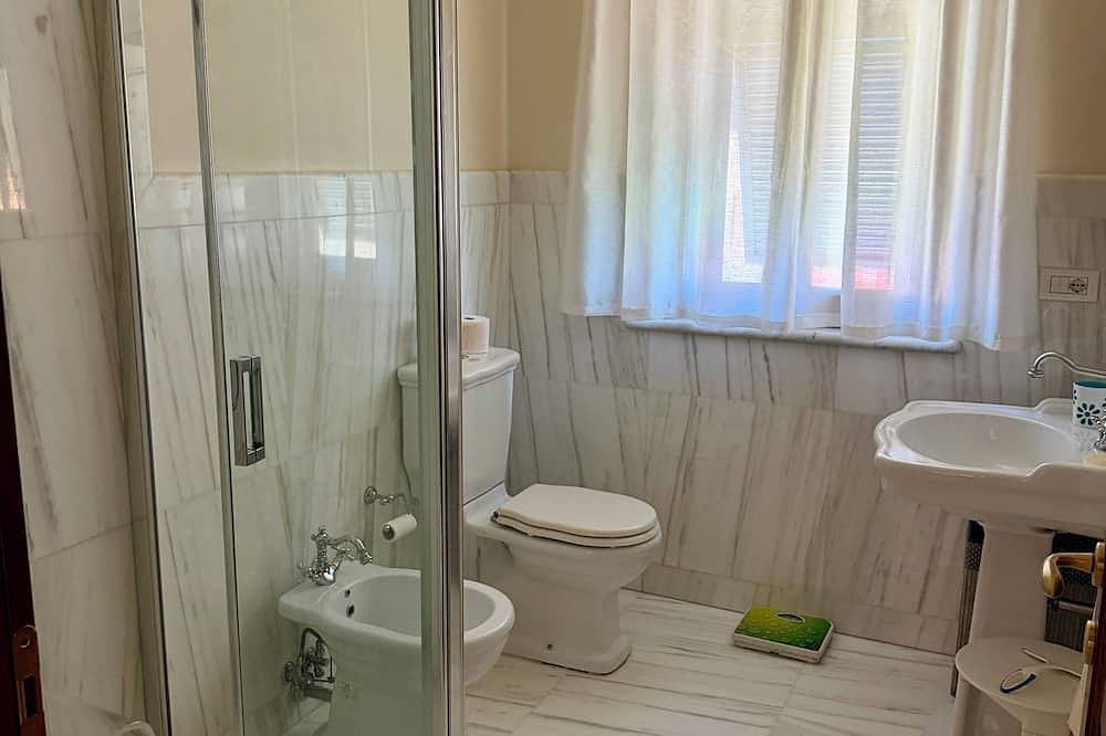 Appartamento intero, Elegant Tuscany Apartment near beach and centre of Marina di Massa in Marina di Massa, Massa