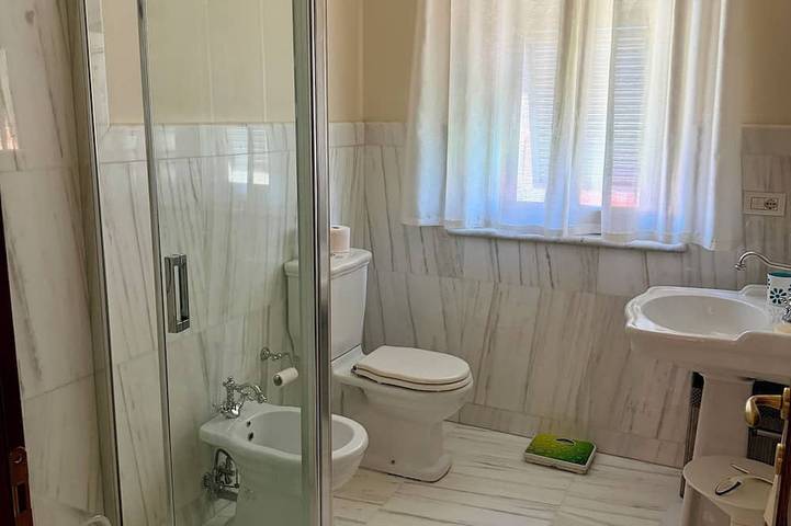 Appartement entier, Luxury Elegant Tuscany Apartment near beach and centre of Marina di Massa in Marina di Massa, Massa (Italie)