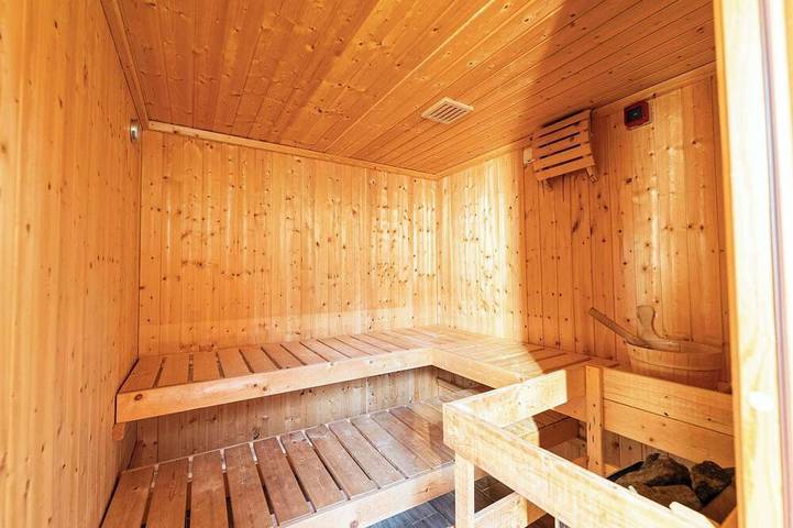 Chalet für 12 Personen, mit Balkon und Garten - 1