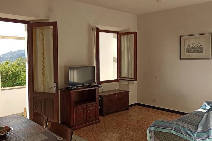 House with a Garden in Upper Monferrato, 45 Minutes from the Sea in Ponzone, Provincia d'Alessandria