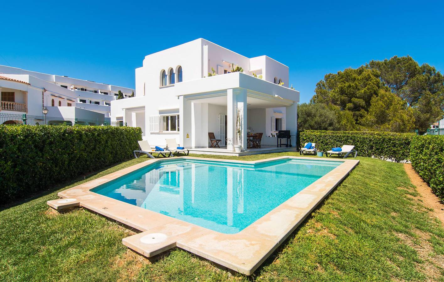 Seaside Retreat with Terrace and Pool – 1.5km to Caló des Homes Morts in Cala Egos, Santanyí