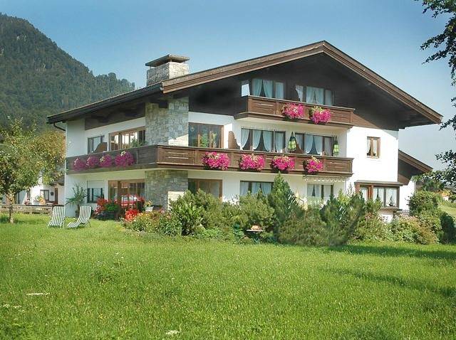 Ganze Ferienwohnung, Schwabenbauernhof inkl. Chiemgaukarte - Fewo Enzian 40qm, Balkon, Kochnische, 1 Schlaf- und 1 Wohnschlafzimmer, WLAN in Ruhpolding, Bayerische Alpen