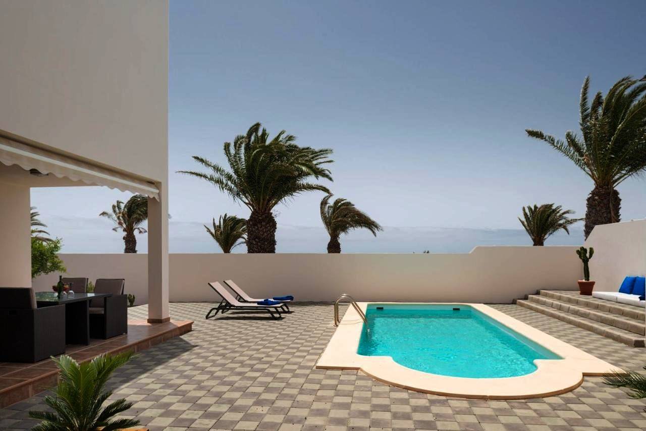 Four-Bedroom Villa with Private Pool in Costa Teguise, Teguise