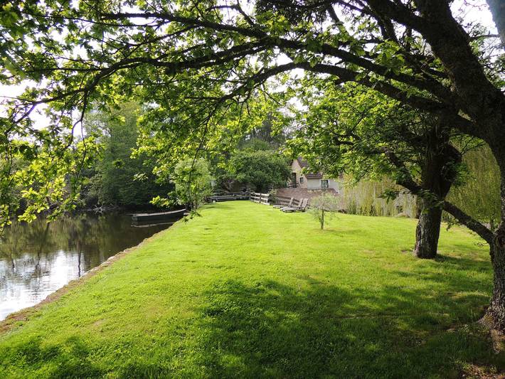 Renoviertes Ferienhaus am Teich, privater Park, Haustiere erlaubt in Montbard und Umgebung