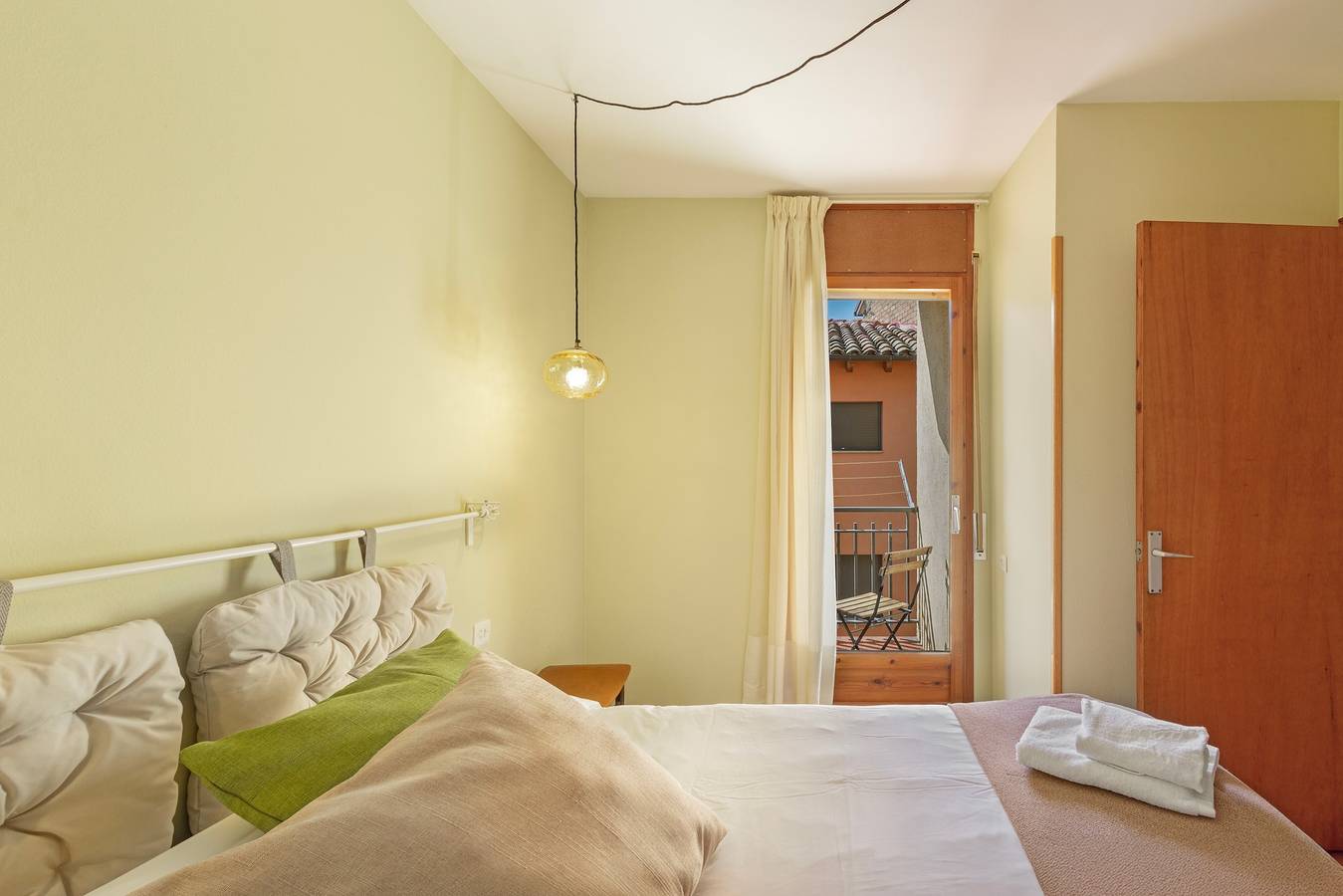 Apartamento entero, Apartamento 'El Portal' con vistas a la montaña, jardín compartido y Wi-Fi in San Lorenzo de Morunys, Pirineo Catalan