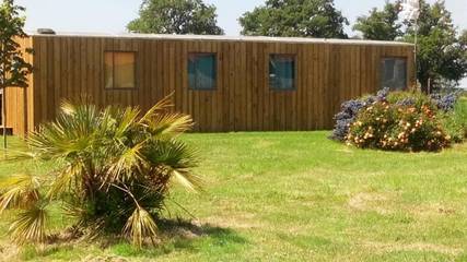 Camping pour 5 personnes, avec vue ainsi que jardin et terrasse dans Indre
