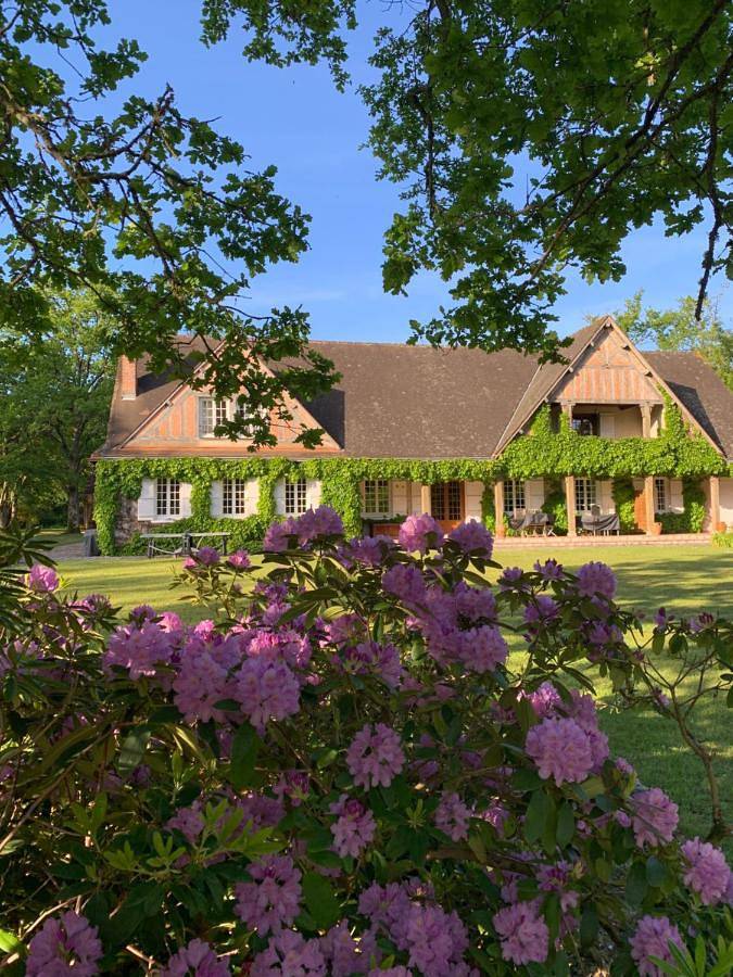 Chambre d’hôte pour 3 personnes, avec vue et vue sur le lac ainsi que jardin et piscine, animaux acceptés