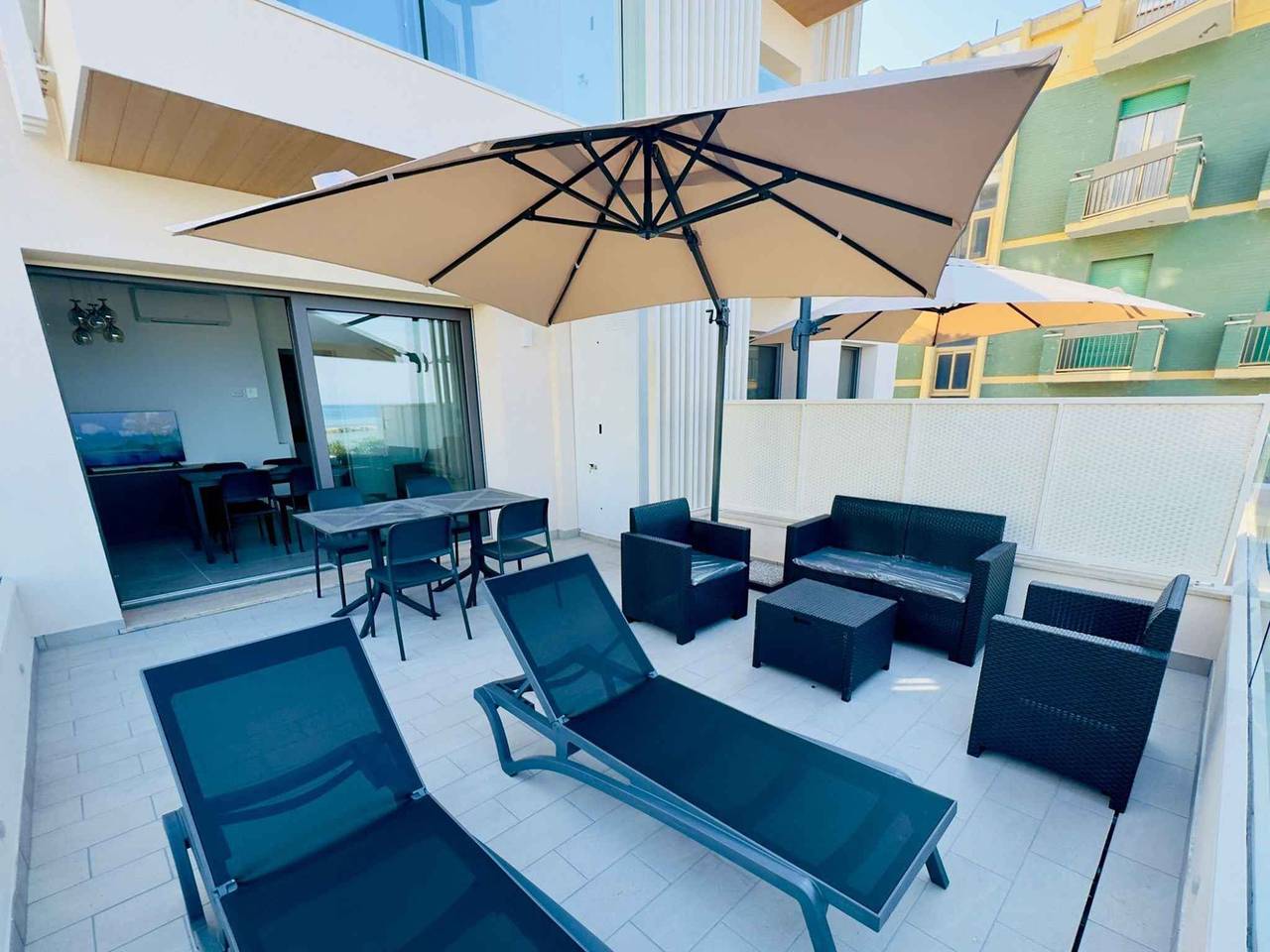 Appartamento intero, Appartamento per le vacanze con aria condizionata, internet e balcone con vista mare  in Pesaro, Valle del Metauro