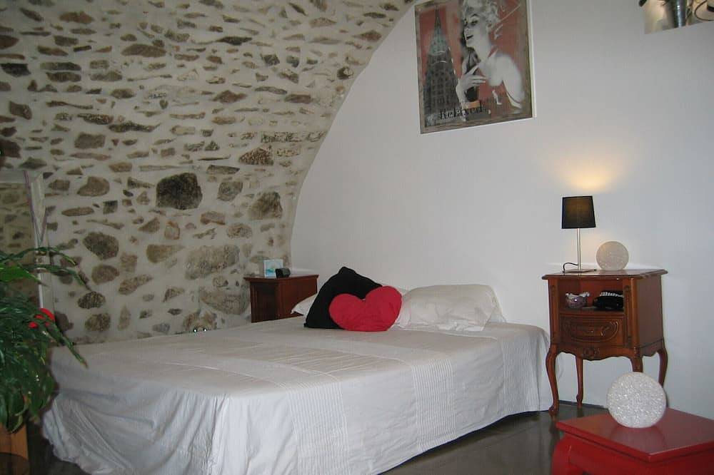 Entire apartment, Studio 30m² cozy between sea and mountains - near Calvi in Calenzana, Calvi region