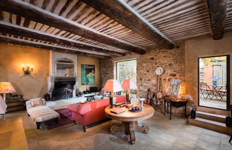 Location de vacances pour 6 personnes, avec vue ainsi que piscine et jardin dans Sentier des Ocres