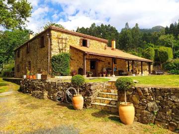 Casa rural para 12 personas, con jardín además de vistas y terraza, Se admiten mascotas en Ortegal