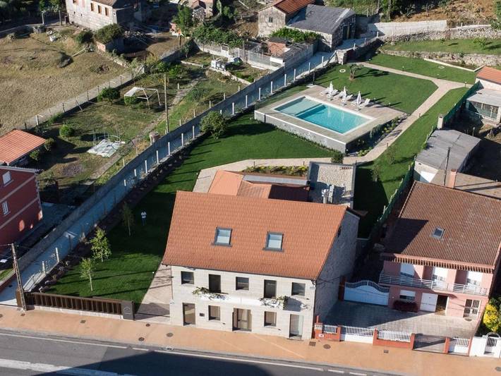 Hotel dla 4 osób, z widok i basen oraz ogród w Marin (Hiszpania)