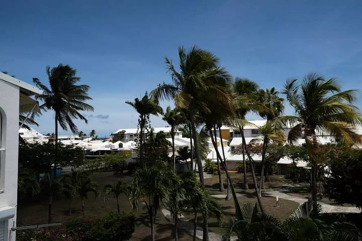 Gîte pour 4 personnes, avec piscine ainsi que jardin et vue dans Golf international de Saint François - 3
