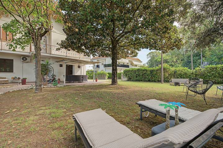 Holiday Home 'Residenza Magnolia - Ground Floor' with Private Garden, Wi-Fi & Air Conditioning in Lido di Jesolo, Jesolo-City