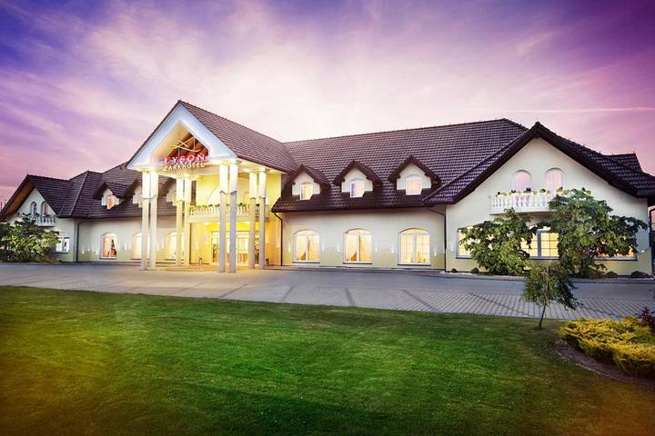 Hotel dla 3 osób, z Balkon i Jacuzzi oraz Taras i Ogród w Inwałd