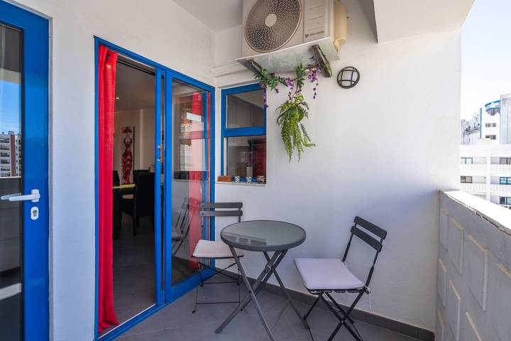 Appartement entier, Appartement 'Carpe Diem' avec balcon, Wi-Fi et climatisation in Praia da Rocha, Portimão