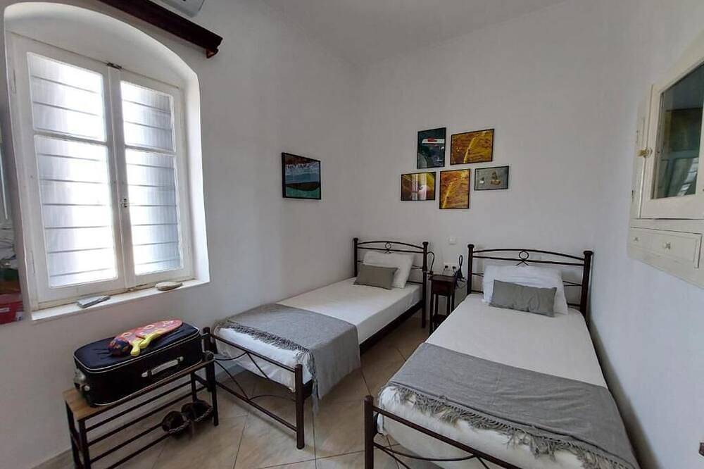 Kypseli House - Quiet Garden Home for Families & Groups, steps from Apollonia in Cícladas