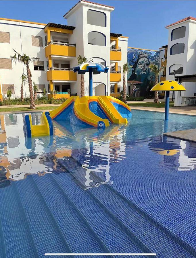 Appartement de vacances pour 6 personnes, avec vue et piscine ainsi que jardin et bassin pour enfant
