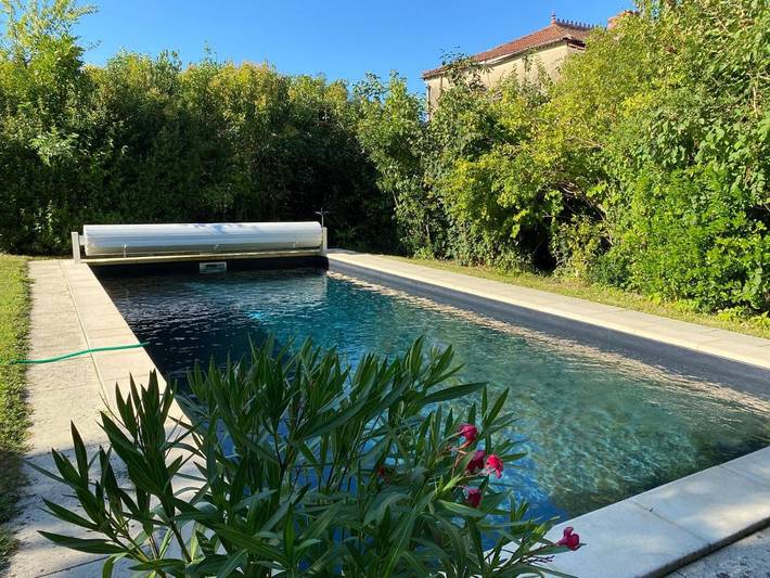 Chambre d’hôte pour 4 personnes, avec vue et terrasse ainsi que jardin et piscine