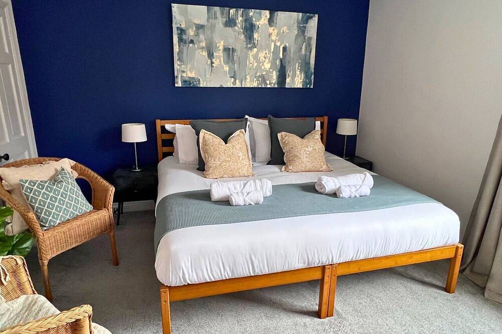 Basement Workspace • Game Room • Spacious Bedrooms • Warwick • Train Station in Warwick, Warwickshire