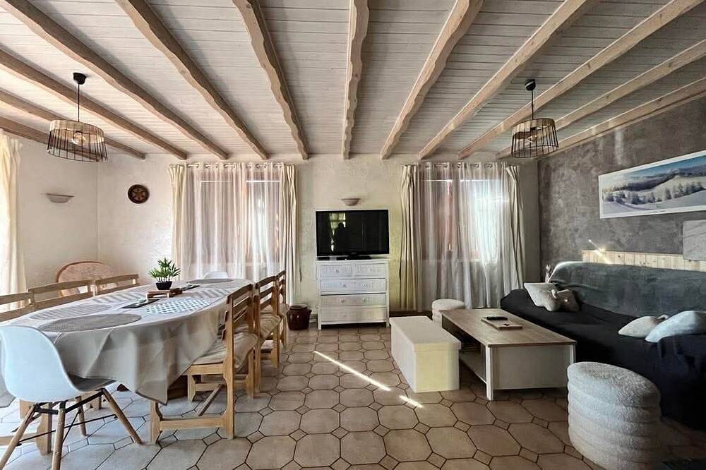 Ô Chalet Savoyard in Saint-Alban-Leysse, Chambéry region