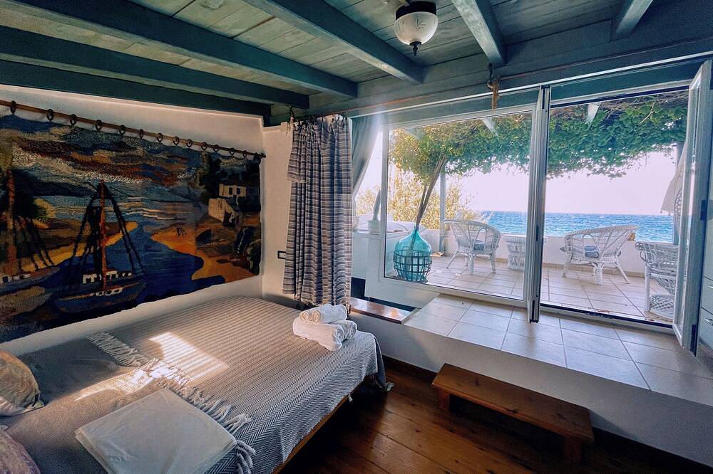 Schöne rustikale Maisonette direkt am Meer - 5 Meter vom Meer entfernt! in Achaia