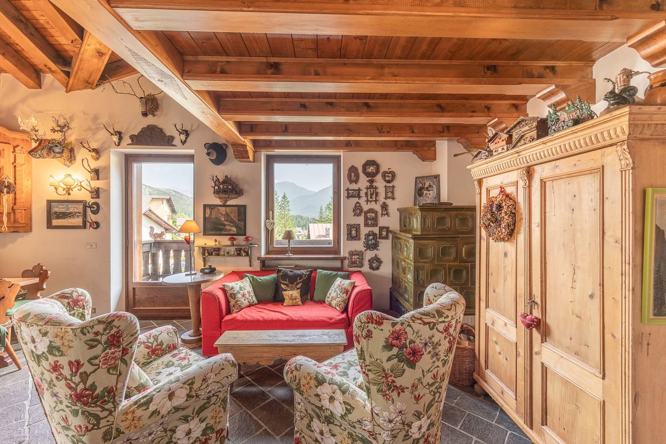 Appartamento intero, Casa Scoiattolo, con balcone panoramico  in San Vito di Cadore, Dolomiti Superski