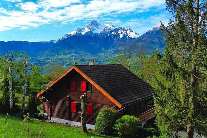 Chalet pour 7 personnes, avec Balcon et Terrasse ainsi que Jardin et Vue