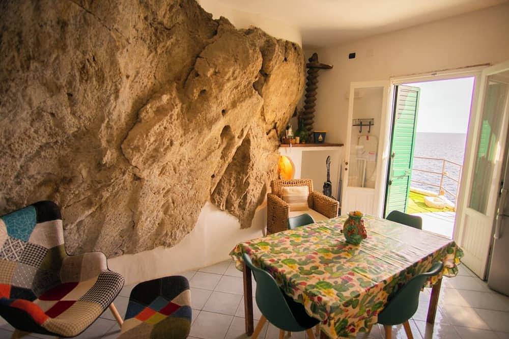 Gemütliches Ferienhaus am Meer. 2 Pax, in einer natürlichen Klippe in Furore, Amalfiküste