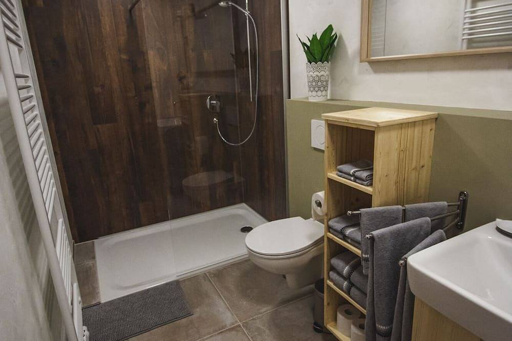 Ganze Wohnung, Neue, gemütliche Ferienwohnung direkt an der Haselbach in Bischofsheim an der Rhön, Rhön-Bayern