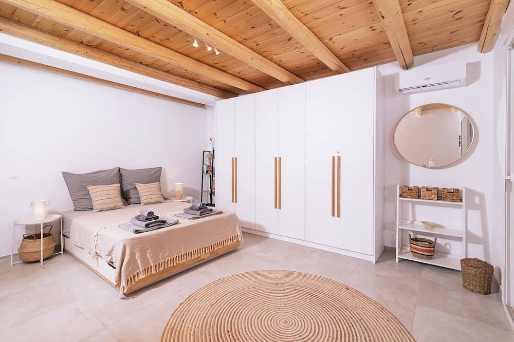 Beautiful natural stone vacation home in the south of Crete (Kamilari) - sea view! in Kamilari, Iraklio-Heraklion en omgeving