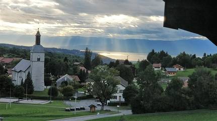 Gîte pour 2 personnes, avec vue ainsi que balcon et vue sur le lac à Thollon-les-Mémises