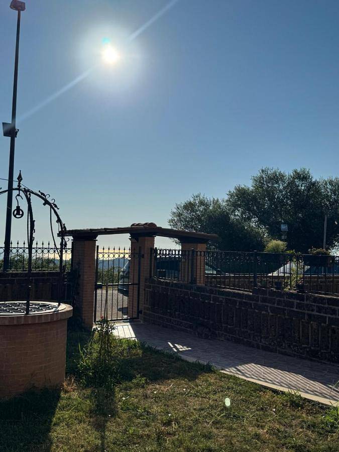 Location de vacances pour 9 personnes, avec jardin ainsi que vue et terrasse à Cupello