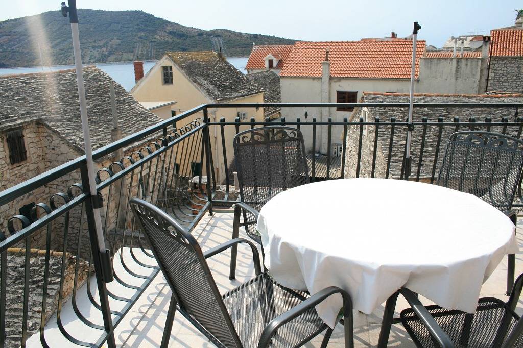 Ganze Wohnung, Ferienwohnung in Primošten mit Meerblick, Terrasse, Klimaanlage, W-Lan (600-2) in Primosten, Šibenik-Knin