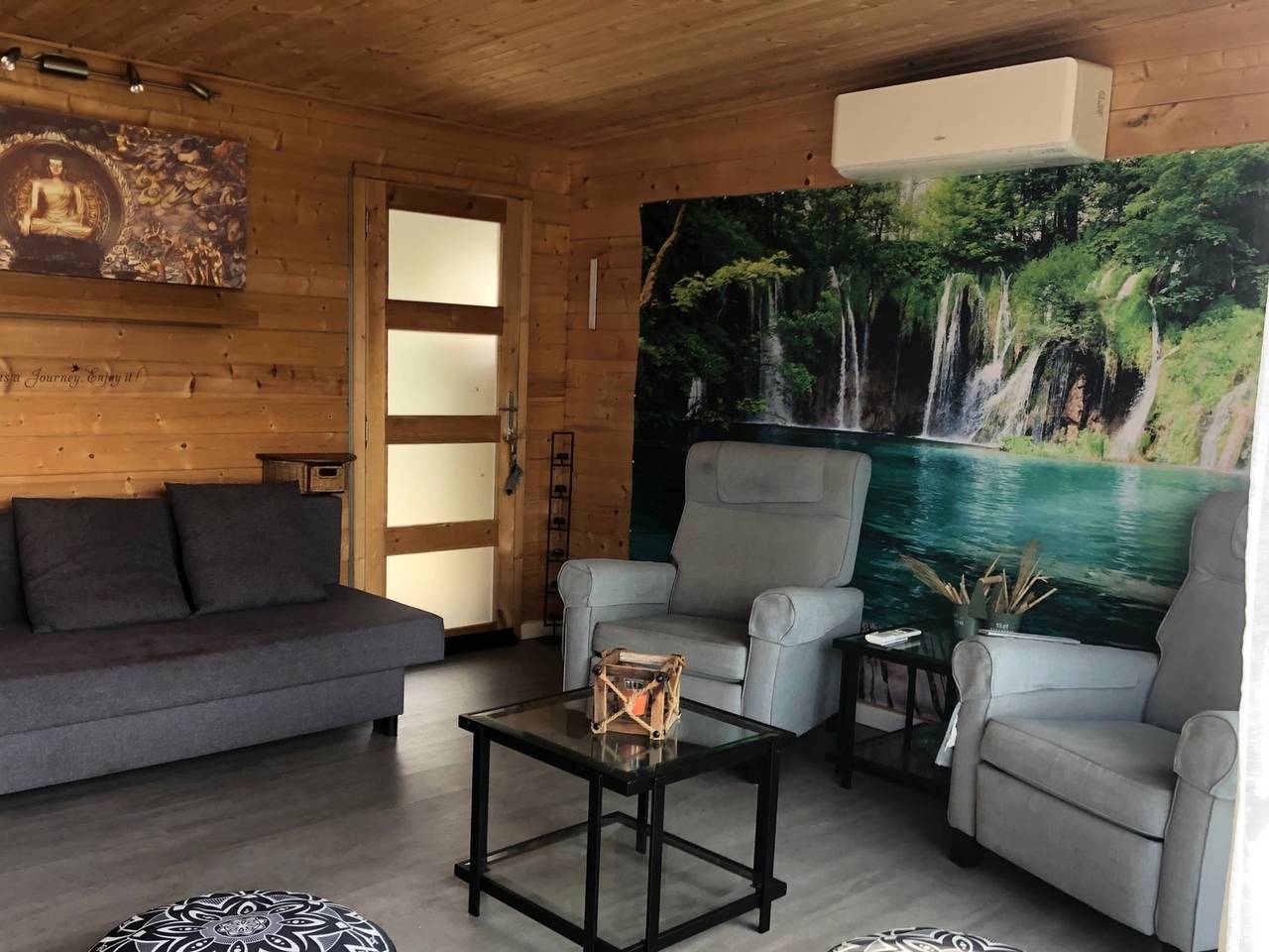 Enigma Lounge Chalet mit Swimmingpool in Zutendaal, Hasselt und Umgebung