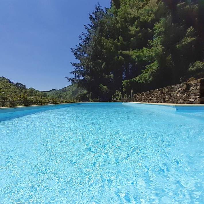 Appartamento per 6 persone, con Balcone e Terrazza nonché Giardino e Piscina a Borzonasca