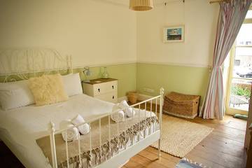 Log Cabin for 6 People in Ilfracombe, Devon, Photo 3