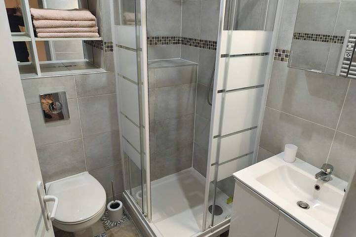Ganze Wohnung, Apartment for 3, 1st Floor · Free Parking in Charleville-Mézières, Ardennen