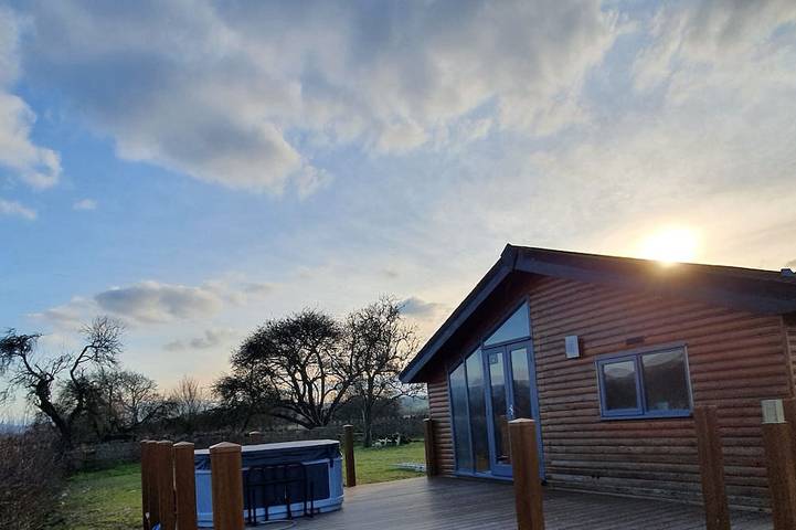 Log cabin for 4 people, with hot tub - 1