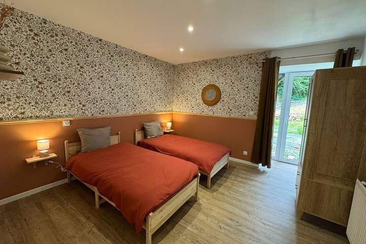 Location de vacances pour 8 personnes, avec terrasse à Plounéventer - 3