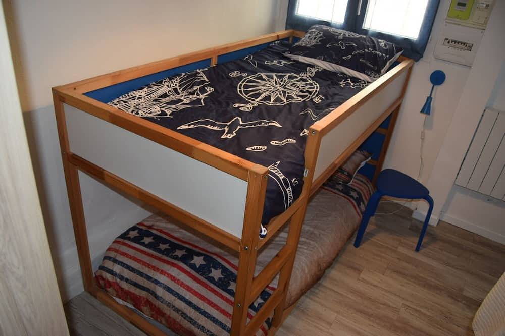 Entire apartment, L' Escale, appartement climatisé à 50 mètres de la plage avec Wifi et Box Tv in Fos-sur-Mer, Istres region