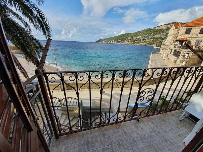 Maison d’hôte pour 2 personnes, avec terrasse et vue dans Vis