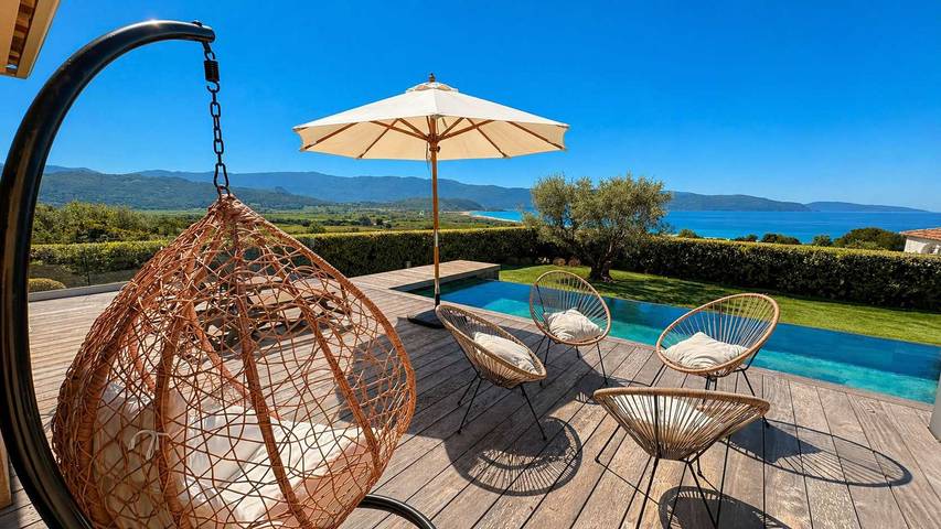 Location de vacances pour 8 personnes, avec Balcon et Jacuzzi ainsi que Terrasse et Jardin dans Sagone