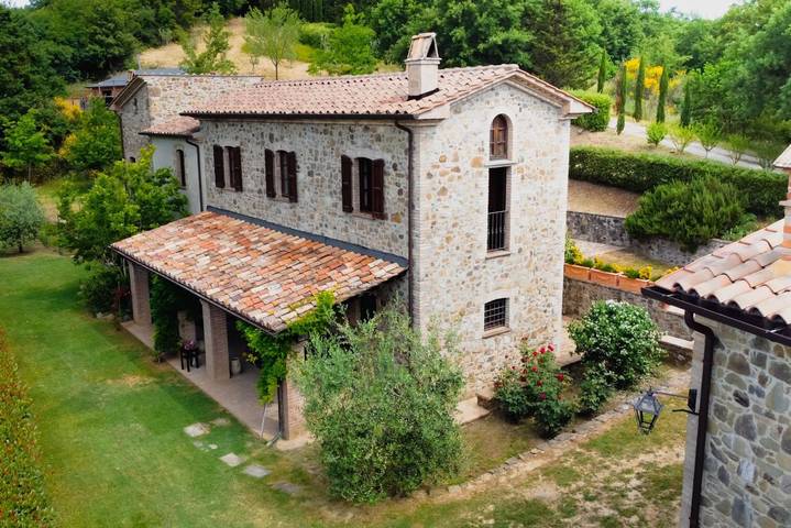 Villa Comunalia by MMega in Umbertide, Valtiberina