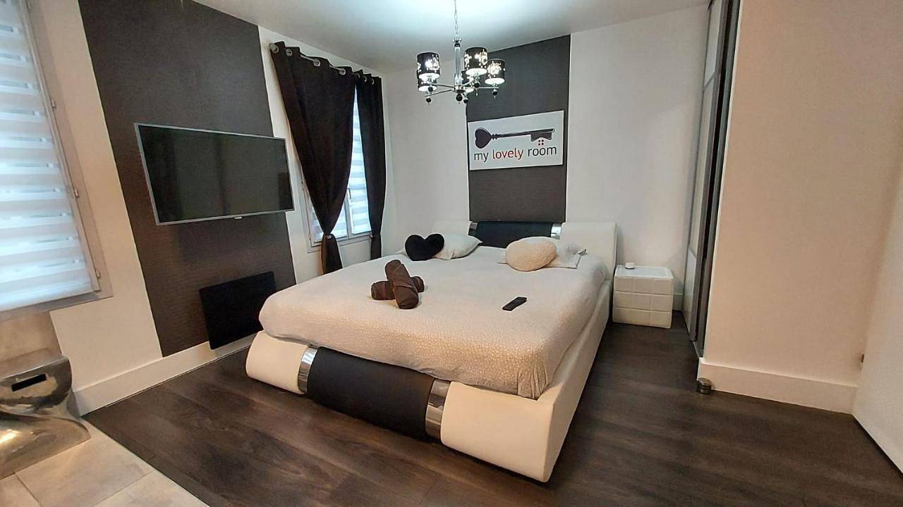 Appartement entier, One-Bedroom Apartment in Serris, Seine-et-Marne
