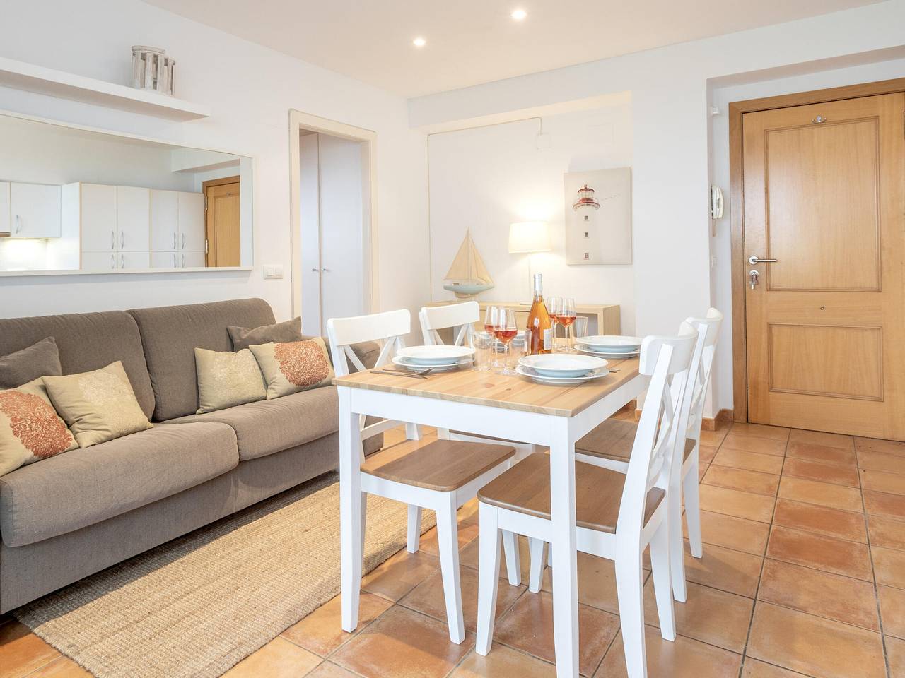 Ganze Wohnung, Calella de Palafrugell: Appartement à 50m de la plage avec terrasse, parking et Wi-Fi in Calella de Palafrugell, Palafrugell