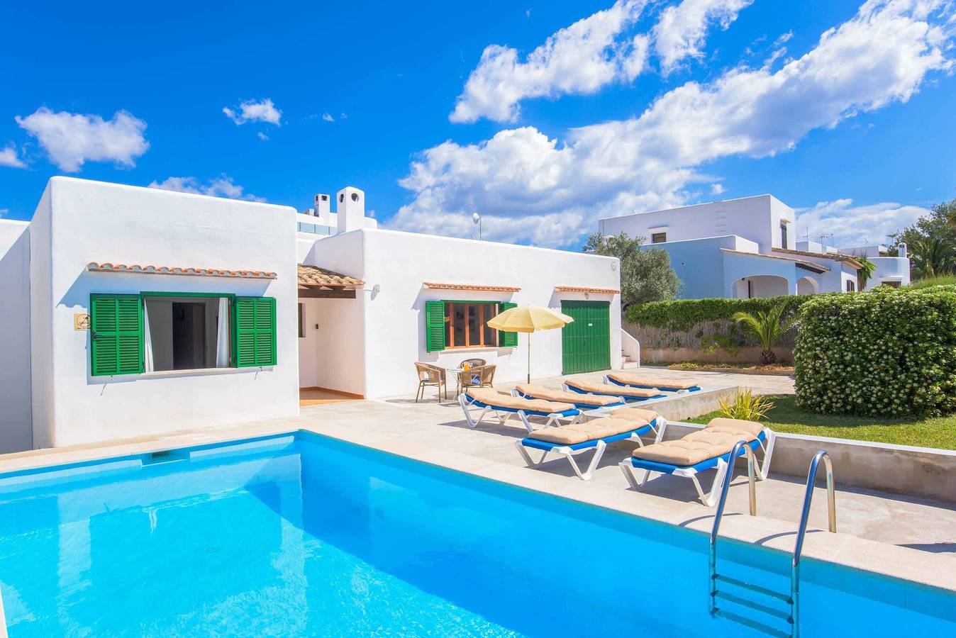Villa for 6 People in Cala d'Or, Santanyí