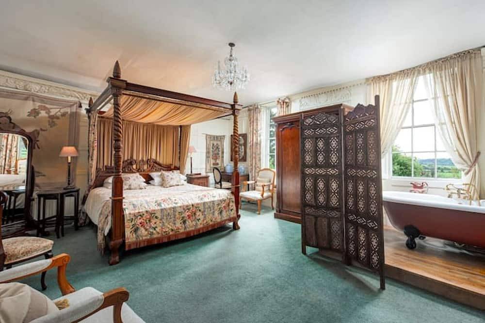 Charming listed historic country house 3 miles from Cheddar Gorge in Axbridge, Somerset