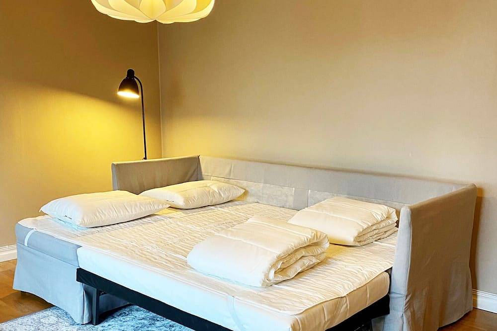 Nice holiday home with a view of lake Åsnen in Hulevik, Lönashult | in Åsnen